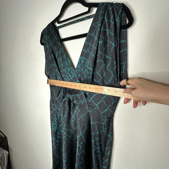 REISS Bebe Black & Green Print Flowy Maxi Sleeveless Deep V-Neck Front & Back 8 - Picture 11 of 13